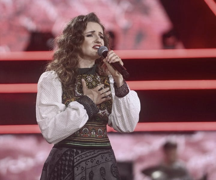 Basia Giewont – „Zimna woda”: tekst, rytm i ukryte znaczenie