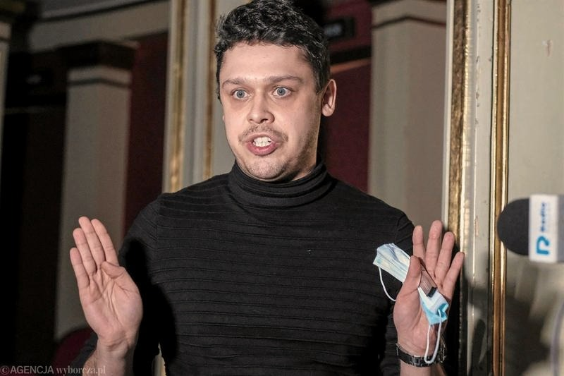 Jakub Skrzywanek – reżyser, który dzieli widzów. Sylwetka i twórczość